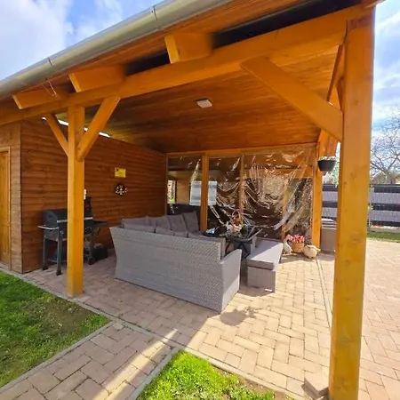 Oliver Apartmanhaz * Balatonlelle